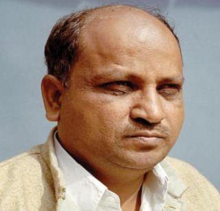 Kishor Tiwari should not give any kind of loan waiver to farmers | शेतक-यांना सरसकट कर्जमाफी देऊ नये - किशोर तिवारी Kishor Tiwari should not give any kind of loan waiver to farmers | शेतक-यांना सरसकट कर्जमाफी देऊ नये - किशोर तिवारी