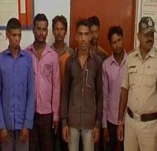 15 people arrested for the defeat of Pakistan after India's defeat were arrested | भारताच्या पराभवानंतर पाकिस्तानचा जयघोष करणा-या 15 जणांना अटक 15 people arrested for the defeat of Pakistan after India's defeat were arrested | भारताच्या पराभवानंतर पाकिस्तानचा जयघोष करणा-या 15 जणांना अटक