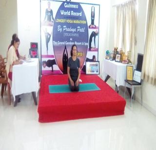 Pradnya Patil's record for 103 hours in a row | प्रज्ञा पाटील यांचा सलग 103 तास योगासनं करण्याचा विश्वविक्रम Pradnya Patil's record for 103 hours in a row | प्रज्ञा पाटील यांचा सलग 103 तास योगासनं करण्याचा विश्वविक्रम