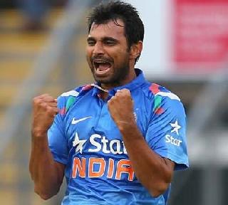 VIDEO - If Dhoni was not there, then the father showed his Pakistani friend | VIDEO - धोनी नसता तर, शामीने पाकिस्तानी चाहत्याला दाखवला असता बाप