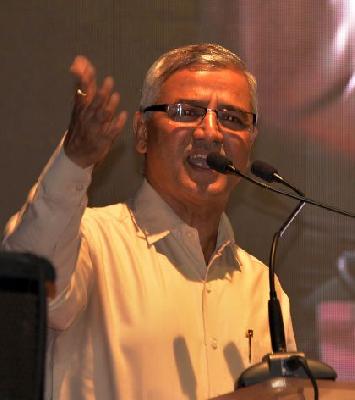 India is the fastest growing country: Govilkar | वेगवान प्रगती करणारा भारत जगात एकमेव : गोविलकर India is the fastest growing country: Govilkar | वेगवान प्रगती करणारा भारत जगात एकमेव : गोविलकर