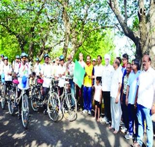 Bicycle rally to Delhi | सायकल रॅली दिल्लीला रवाना
