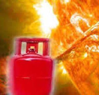 Tukaram burnt due to gas flutter in Tukaram Maharaj | तुकाराम महाराज पालखीच्या दिंडीत गॅसचा भडका उडाल्याने जळाले तंबू Tukaram burnt due to gas flutter in Tukaram Maharaj | तुकाराम महाराज पालखीच्या दिंडीत गॅसचा भडका उडाल्याने जळाले तंबू