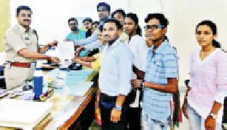 The need for measures for the safety of the students | विद्यार्थिनींच्या सुरक्षेसाठी उपाययोजनांची गरज The need for measures for the safety of the students | विद्यार्थिनींच्या सुरक्षेसाठी उपाययोजनांची गरज