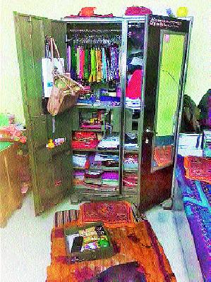 Dumpster in Pimpalgaon Baswant | पिंपळगाव बसवंत येथे दरोडेखोरांचा धुमाकूळ