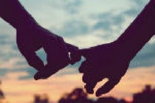 Police officer in Solapur gave the basis for the love of lover | सोलापूरातील पोलीस अधिकाऱ्याने दिला प्रेमीयुगुलांना मायेचा आधार Police officer in Solapur gave the basis for the love of lover | सोलापूरातील पोलीस अधिकाऱ्याने दिला प्रेमीयुगुलांना मायेचा आधार