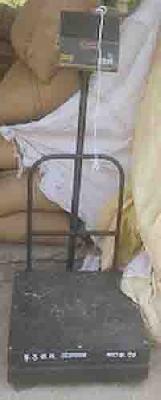 Weight loss of millions of rupees | लाखो रुपयांचे वजनकाटे नादुरुस्त Weight loss of millions of rupees | लाखो रुपयांचे वजनकाटे नादुरुस्त