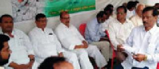 Congress manifesto at Wani | वणी येथे काँग्रेसची निदर्शने Congress manifesto at Wani | वणी येथे काँग्रेसची निदर्शने