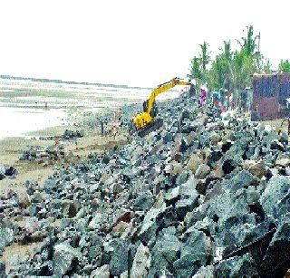 Fishermen's homes have collapsed due to Maritime's decision | मेरीटाईमच्या निर्णयाने मच्छिमारांची घरे झाली उध्वस्त Fishermen's homes have collapsed due to Maritime's decision | मेरीटाईमच्या निर्णयाने मच्छिमारांची घरे झाली उध्वस्त