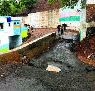 The rehabilitated 'Malin' fits into the walls | पुनर्वसित ‘माळीण’मध्ये भिंतींना तडे The rehabilitated 'Malin' fits into the walls | पुनर्वसित ‘माळीण’मध्ये भिंतींना तडे