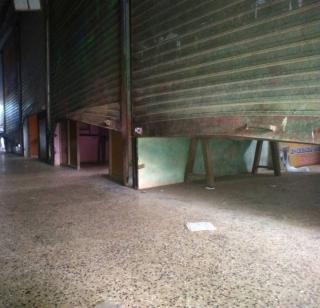 Six shops of Vaibhavwadi thieves | वैभववाडीतील सहा दुकाने चोरट्यांनी फोडली Six shops of Vaibhavwadi thieves | वैभववाडीतील सहा दुकाने चोरट्यांनी फोडली