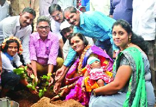 Girl's birth reception welcome! | मुलीच्या जन्माचे स्वागत धुमधडाक्यात..! Girl's birth reception welcome! | मुलीच्या जन्माचे स्वागत धुमधडाक्यात..!