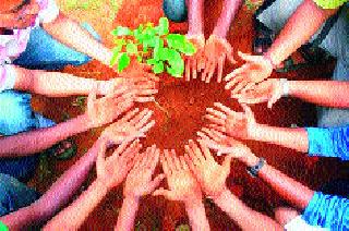 The students of two and a half thousand trees have been saved | अडीच हजार झाडांचे विद्यार्थ्यांनी केले जतन The students of two and a half thousand trees have been saved | अडीच हजार झाडांचे विद्यार्थ्यांनी केले जतन