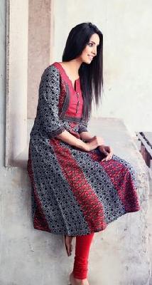 Go to the office to be simple, sober and beautiful and then corporate kurtas! | आॅफिसला जाताना सिम्पल, सोबर आणि सुंदर दिसायचंय मग कार्पोरेट कुर्तीज घाला!