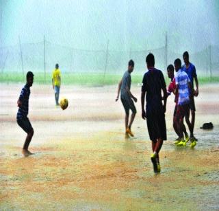 Due to the continuous rains, the Mumbaikars were overwhelmed | संततधार पावसाने मुंबईकरांना झोडपले
