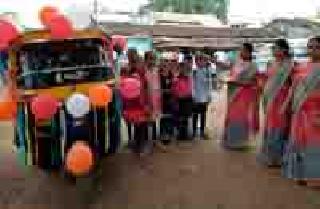 Parents are also welcomed by the newcomers | नवागतांच्या स्वागताने पालकही भारावले