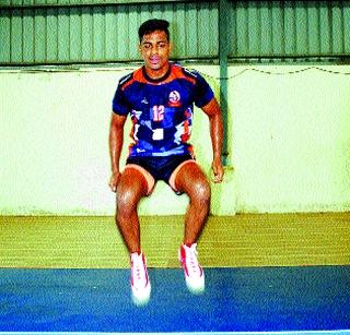 Ambernath's youth fight in kabaddi | अंबरनाथच्या तरूणाची कबड्डीमध्ये भरारी