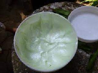 Need a straight line? Then see the cream made at home. | केस स्ट्रेट हवेत? मग घरी केलेलं हे क्रीम लावूनच पाहा..