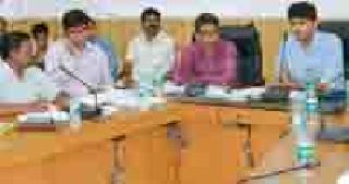 For two and a half years in the hostels, | अडीच वर्षांपासून वसतिगृहात पाण्यासाठी त्राही-त्राही For two and a half years in the hostels, | अडीच वर्षांपासून वसतिगृहात पाण्यासाठी त्राही-त्राही