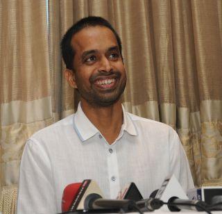Badminton player p. Cinemas will also come on Gopichand's life | बॅडमिंटनपटू पी. गोपीचंद यांच्या आयुष्यावरही येणार सिनेमा