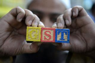 Starting from midnight on GST execution | जीएसटी अंमलबजावणीस मध्यरात्रीपासून सुरुवात Starting from midnight on GST execution | जीएसटी अंमलबजावणीस मध्यरात्रीपासून सुरुवात