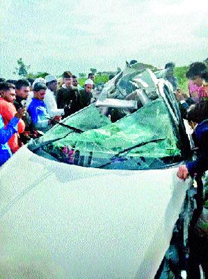 Four killed in a triple crash near Malegaon | मालेगावजवळ तिहेरी अपघातात चार ठार Four killed in a triple crash near Malegaon | मालेगावजवळ तिहेरी अपघातात चार ठार