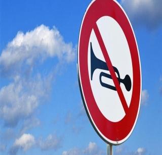 Unnecessary horn; 2 thousand penalty | विनाकारण हॉर्न; २ हजार दंड Unnecessary horn; 2 thousand penalty | विनाकारण हॉर्न; २ हजार दंड