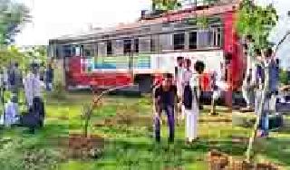 The wheel of moving ST got out | धावत्या एसटीचे चाक निघाले The wheel of moving ST got out | धावत्या एसटीचे चाक निघाले