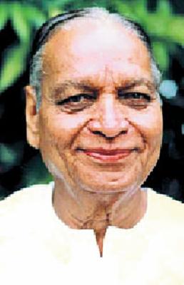 Babuji respected blood donation and plantation on Sunday | रक्तदान व वृक्षारोपणाने रविवारी बाबूजींना आदरांजली