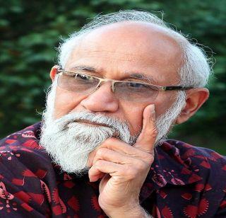 The story of 'ten thousand miles' is in the 'fog.' | दहा हजार मैलांच्या पुलाची ‘कुंपणापलीकडली’ गोष्ट The story of 'ten thousand miles' is in the 'fog.' | दहा हजार मैलांच्या पुलाची ‘कुंपणापलीकडली’ गोष्ट