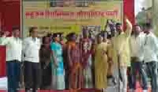 Fail against electricity tariff | वीज दरवाढी विरोधात धरणे Fail against electricity tariff | वीज दरवाढी विरोधात धरणे