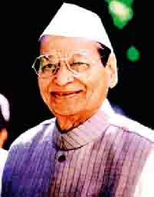 Blood donation camp for Jawaharlal Darda's birth anniversary | जवाहरलाल दर्डा यांच्या जयंतीनिमित्त रक्तदान शिबिर