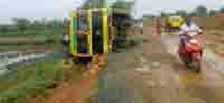 Fatal Travel From Nala | नाल्यावरून जीवघेणा प्रवास Fatal Travel From Nala | नाल्यावरून जीवघेणा प्रवास