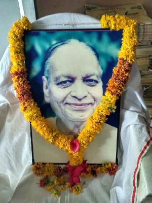 Worshiping Babuji's Thoughts Still Inspirational - Bondre | श्रद्धेय बाबूजींचे विचार आजही प्रेरणादायी - बोंद्रे Worshiping Babuji's Thoughts Still Inspirational - Bondre | श्रद्धेय बाबूजींचे विचार आजही प्रेरणादायी - बोंद्रे