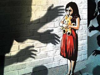 The six-year-old girl was tortured by the father | सहा वर्षाच्या सावत्र मुलीवर बापाकडून अत्याचार The six-year-old girl was tortured by the father | सहा वर्षाच्या सावत्र मुलीवर बापाकडून अत्याचार