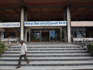 15 directors of Kolhapur District Bank, Foreign Directors | कोल्हापूर जिल्हा बॅँकेचे १५ संचालक विदेशी वारीवर 15 directors of Kolhapur District Bank, Foreign Directors | कोल्हापूर जिल्हा बॅँकेचे १५ संचालक विदेशी वारीवर