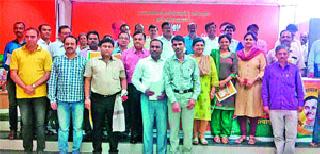 Felicitates medical professionals on behalf of BJP | भाजपाच्या वतीने वैद्यकीय व्यावसायिकांचा सत्कार Felicitates medical professionals on behalf of BJP | भाजपाच्या वतीने वैद्यकीय व्यावसायिकांचा सत्कार