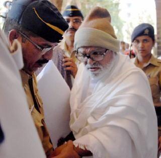 Finally Chhagan Bhujbal will come out of jail | अखेर छगन भुजबळ येणार तुरूंगाबाहेर Finally Chhagan Bhujbal will come out of jail | अखेर छगन भुजबळ येणार तुरूंगाबाहेर