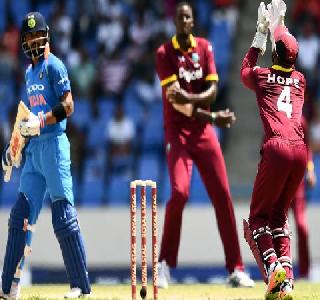 Holder Punch! India lose to India in terms of terms | होल्डरचा पंच! अटीतटीच्या लढतीत भारत पराभूत Holder Punch! India lose to India in terms of terms | होल्डरचा पंच! अटीतटीच्या लढतीत भारत पराभूत