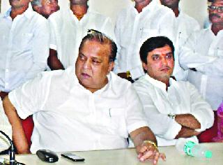 Mahadik-Mushrif's tongs and his grandfather | महाडिक-मुश्रीफांचे चिमटे अन् दादांची तारांबळ Mahadik-Mushrif's tongs and his grandfather | महाडिक-मुश्रीफांचे चिमटे अन् दादांची तारांबळ