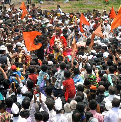 In the presence of millions, Kolhapur-Nandawal Dindi | लाखोंच्या उपस्थितीत कोल्हापूर-नंदवाळ दिंडी In the presence of millions, Kolhapur-Nandawal Dindi | लाखोंच्या उपस्थितीत कोल्हापूर-नंदवाळ दिंडी