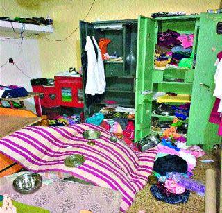 Karkit Pavadon Lakhchi Theft | कर्कीत पावणेदोन लाखाची चोरी