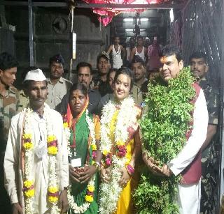 VIDEO: The Chief Minister made a dream about Mahatmaji of Vitthal | VIDEO : मुख्यमंत्र्यांनी सपत्नीक केली विठ्ठलाची महापूजा VIDEO: The Chief Minister made a dream about Mahatmaji of Vitthal | VIDEO : मुख्यमंत्र्यांनी सपत्नीक केली विठ्ठलाची महापूजा