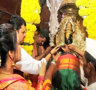 Vitthal, farmers should be free from debt! Chief Minister's son-in-law | विठ्ठला, शेतकरी कर्जमुक्त होऊ दे ! मुख्यमंत्र्यांचे विठ्ठलाला साकडे Vitthal, farmers should be free from debt! Chief Minister's son-in-law | विठ्ठला, शेतकरी कर्जमुक्त होऊ दे ! मुख्यमंत्र्यांचे विठ्ठलाला साकडे