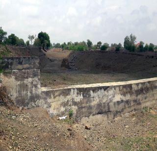 Waterproof project of 'Marwad Vikas Manch' in Jalgaon | जळगावातील ‘मारवड विकास मंच’चा जलसंधारणाचा स्तुत्य उपक्रम Waterproof project of 'Marwad Vikas Manch' in Jalgaon | जळगावातील ‘मारवड विकास मंच’चा जलसंधारणाचा स्तुत्य उपक्रम