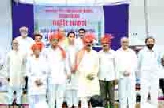 Fond of farmers in Puntamba | पुणतांबा येथील शेतकऱ्यांचा सत्कार Fond of farmers in Puntamba | पुणतांबा येथील शेतकऱ्यांचा सत्कार