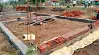 Encroachment on government land at Goa Phata | गोसे फाट्यावरील शासकीय जागेवर अतिक्रमण Encroachment on government land at Goa Phata | गोसे फाट्यावरील शासकीय जागेवर अतिक्रमण