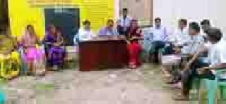 Sealed office bearers gram panchayat | पदाधिकाऱ्यांनी ठोकले ग्रामपंचायतीला सील Sealed office bearers gram panchayat | पदाधिकाऱ्यांनी ठोकले ग्रामपंचायतीला सील