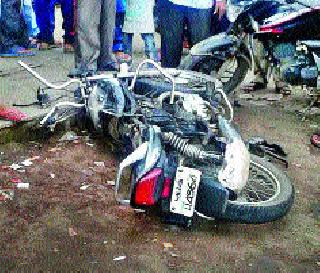 Two bikers killed on Pune-Indore road | पुणे-इंदूर मार्गावर दोन दुचाकीस्वार ठार