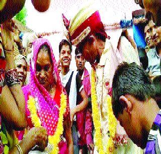 50 years in Live Inn; Marriage at 80 year old | ‘लिव्ह इन’मध्ये तब्बल ५० वर्षे; विवाह ८०व्या वर्षी 50 years in Live Inn; Marriage at 80 year old | ‘लिव्ह इन’मध्ये तब्बल ५० वर्षे; विवाह ८०व्या वर्षी